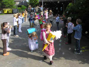 54einschulung06.jpg (211188 Byte)